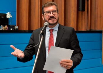 Equiparar salário de professores convocados tem que ser prioridade em MS, diz deputado Kemp