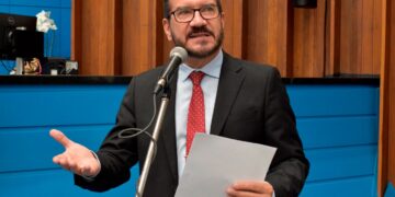 Equiparar salário de professores convocados tem que ser prioridade em MS, diz deputado Kemp