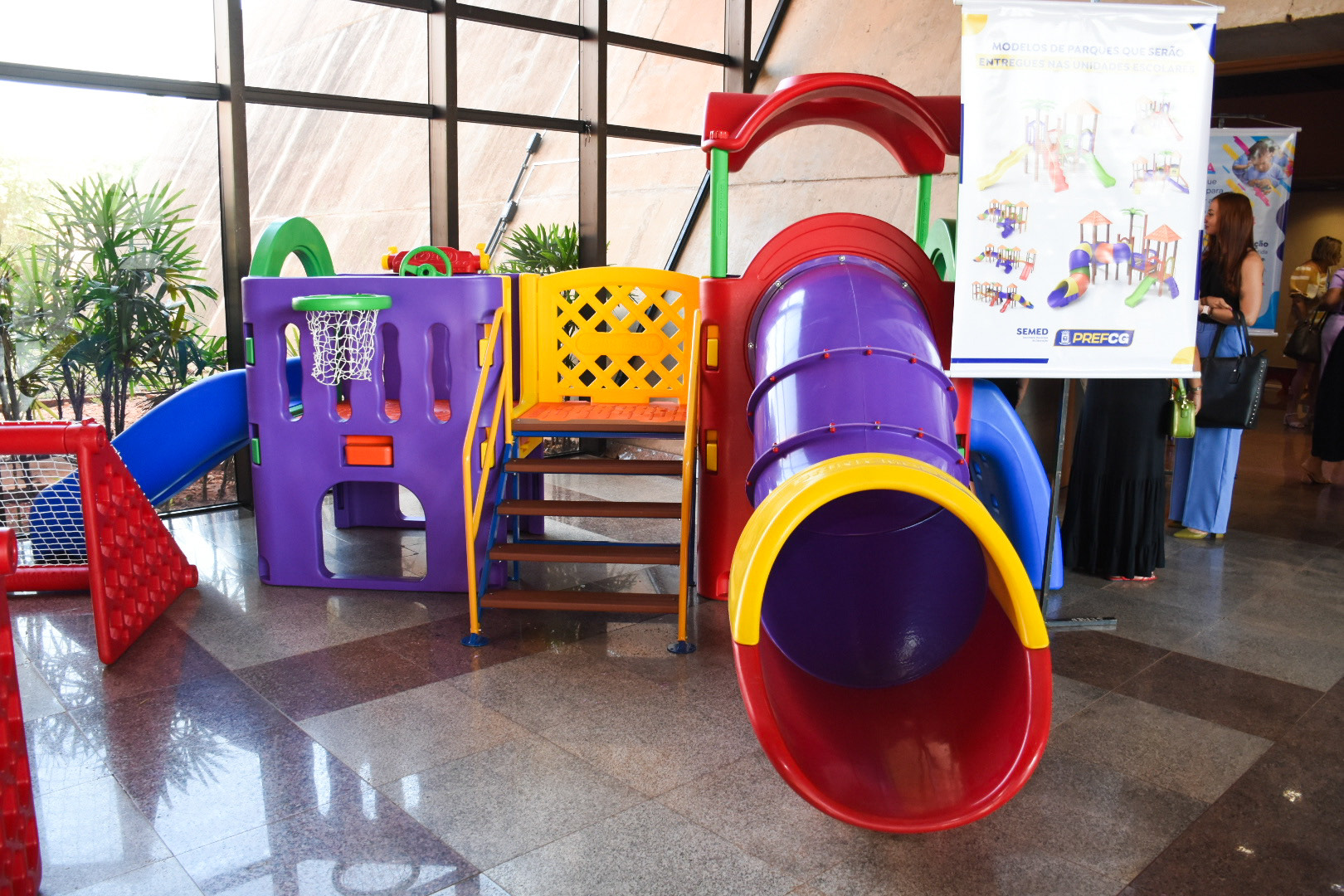 Prefeitura de Campo Grande compra parquinhos para todas as escolas da Reme