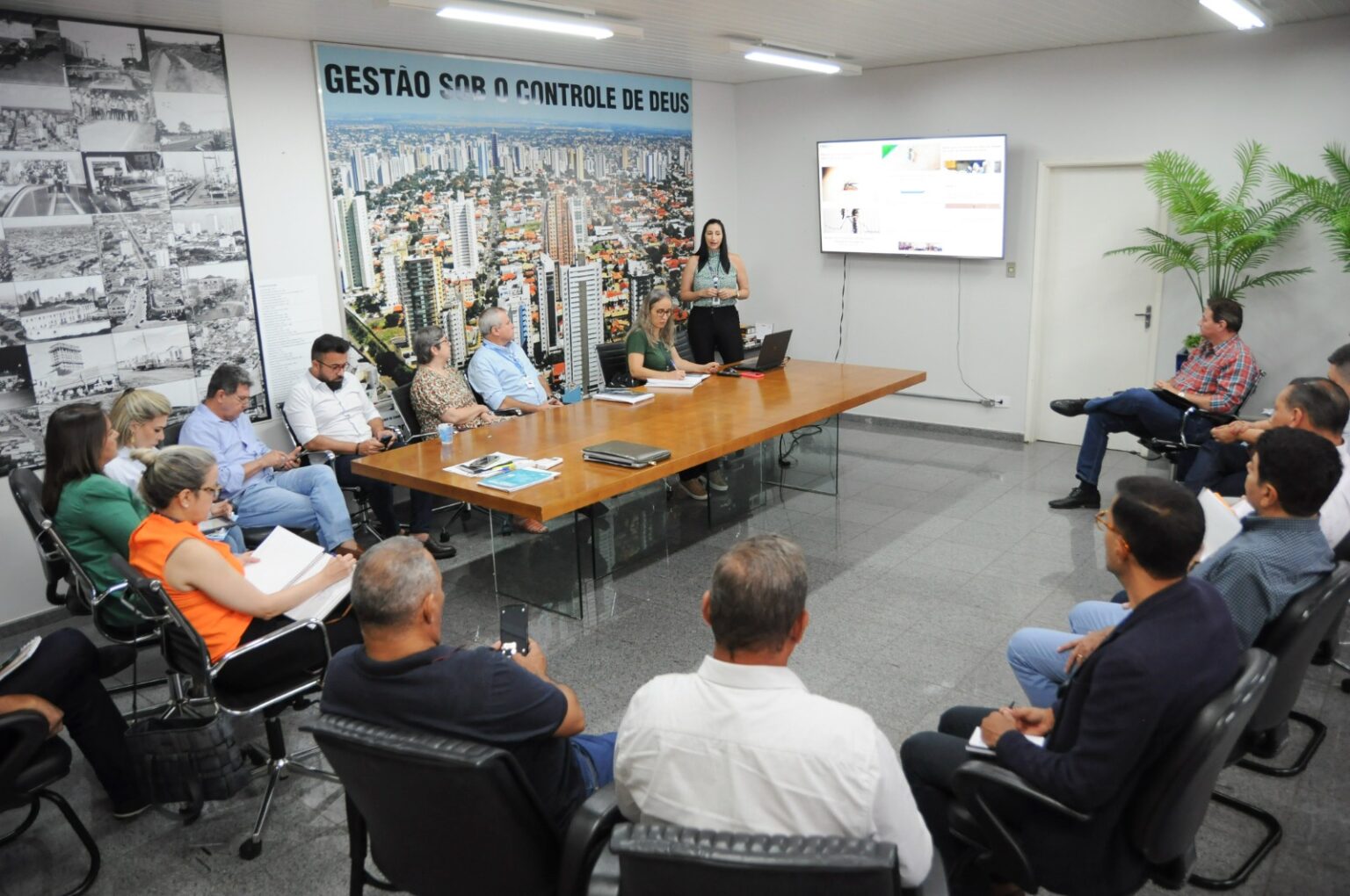 Prefeitura reforça alerta para os cuidados com a Dengue e discute ações integradas de enfrentamento à doença