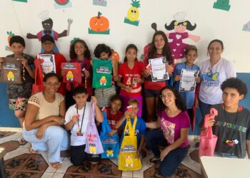 Parceria com biblioteca incentiva crianças de Cras a descobrir o universo da leitura com a família