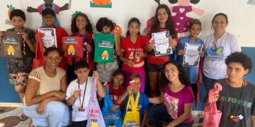 Parceria com biblioteca incentiva crianças de Cras a descobrir o universo da leitura com a família