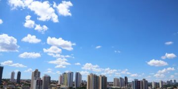 Domingo será de calor, céu com nuvens e pancadas isoladas em Mato Grosso do Sul