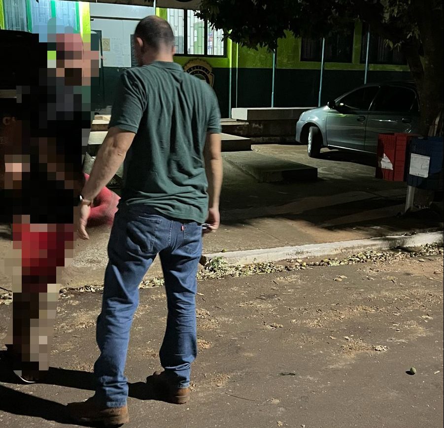 Foragido da justiça, homem é preso suspeito de invadir casa e es7up4ar jovem