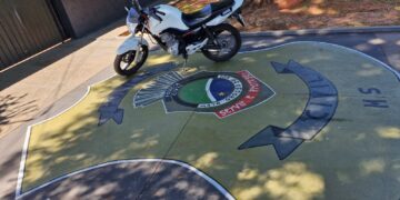 Sem habilitação, jovem “empinador” de moto é autuado e veículo apreendido