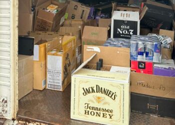 Terror da Anvisa: jovem é flagrado em depósito de vapes e “melzinho do amor”