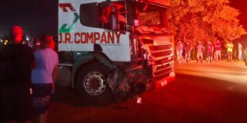 Dois m0rrem em batida entre carro e carreta