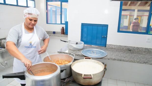 Prefeitura de Campo Grande convoca monitores, assistentes e merendeiros