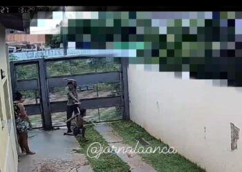 Vídeo: Padrasto flagrado quebrando cabo de vassoura em menino alega que “b4tia” para ‘corrigi-lo; eles foram liberados