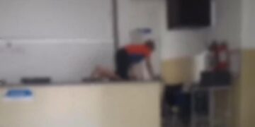 Vídeo: Crianças correm e sobem em balcão de USF, são filmadas por paciente e situação divide opiniões 