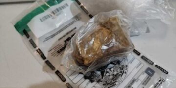 Mulher é levada para o hospital com hem*rragia após introduzir droga na v4gina