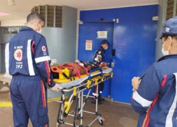 Dourados: crianças encontram homem esfaque4do perto de córrego