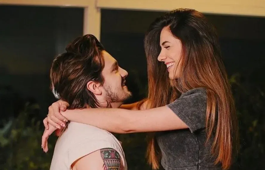 Após quatro anos, Luan Santana reata com Jade Magalhães e amigos contam que cantor já fala em casamento