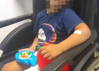 Vídeo: menino que teve fêmur quebrado pelo genitor tem alta após cirurgia; imagens mostram homem gritando 