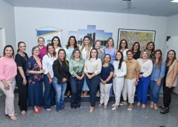 Enquanto tem quem questione cota de gênero, Adriane alcança equidade nos cargos mais importantes da Prefeitura 