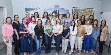 Enquanto tem quem questione cota de gênero, Adriane alcança equidade nos cargos mais importantes da Prefeitura 