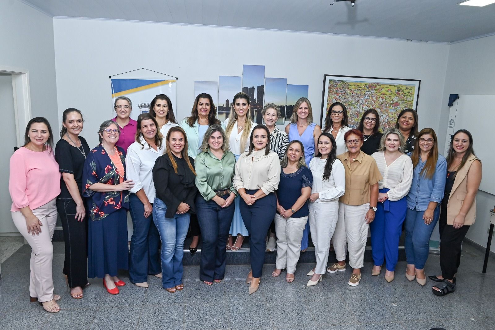 Enquanto tem quem questione cota de gênero, Adriane alcança equidade nos cargos mais importantes da Prefeitura 