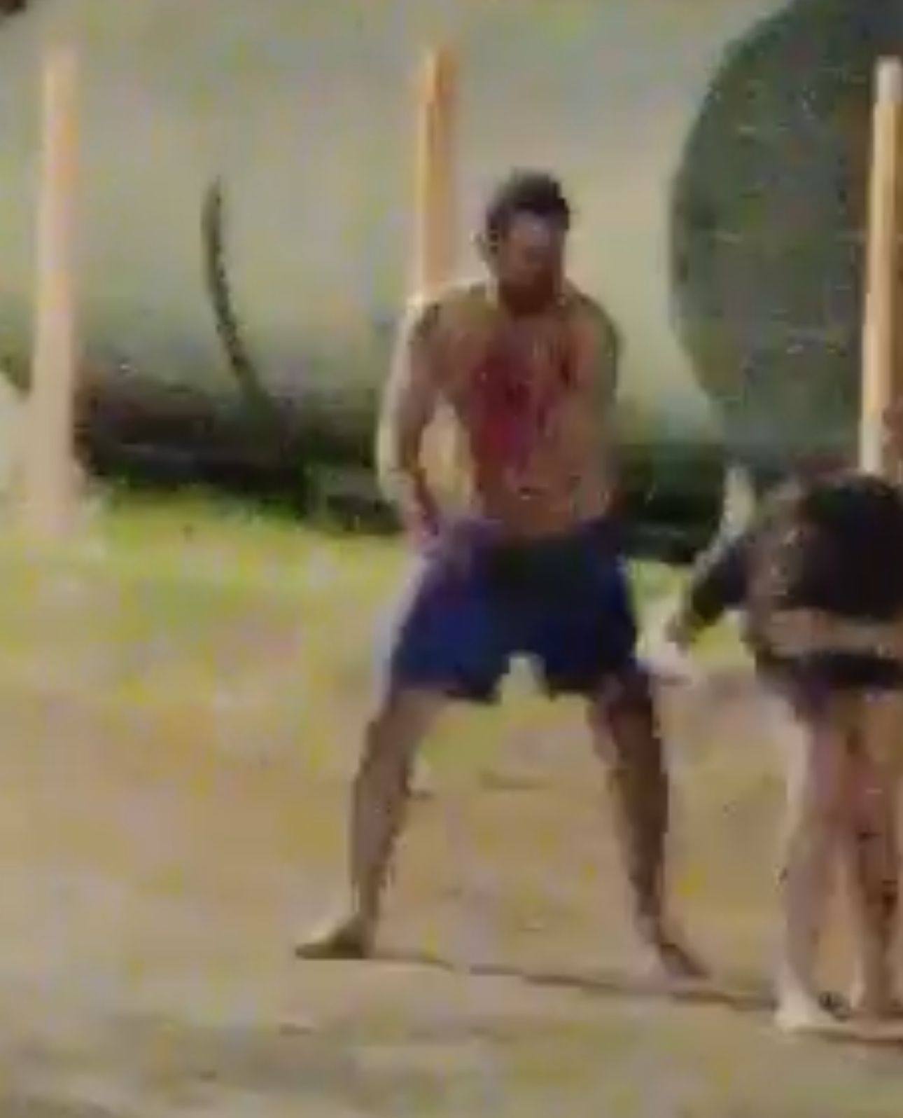 Vídeo: desesperada filha filma homem espancando mãe e ex-marido faz denúncia 