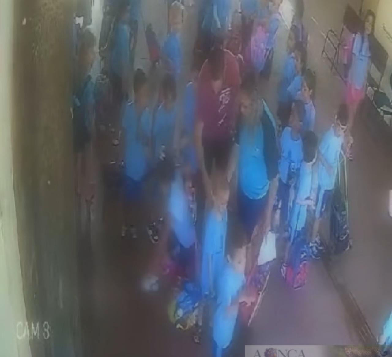 Pai que invadiu escola orientou menino de 4 anos “descer a porrada”; polícia ainda não vê indícios de racismo