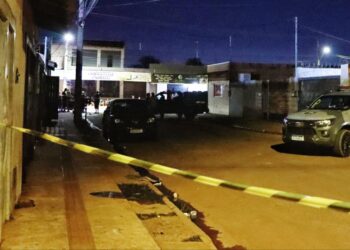 Bandido m*rre ao trocar tiros com Choque após roubas carro recheado de contrabando 