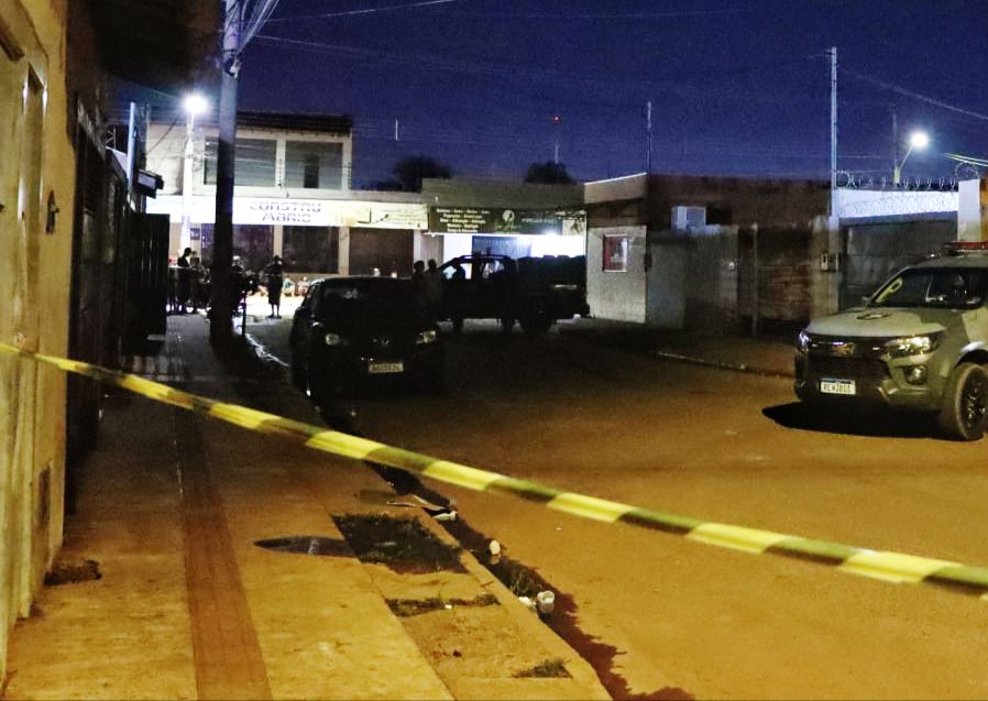 Bandido m*rre ao trocar tiros com Choque após roubas carro recheado de contrabando 