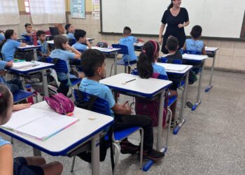 Com músicas, atividades e mosquito feito de garrafa pet, alunos da Reme aprendem a combater a dengue