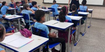 Com músicas, atividades e mosquito feito de garrafa pet, alunos da Reme aprendem a combater a dengue