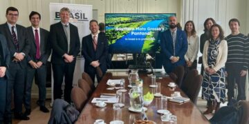 Governo de MS apresenta Lei do Pantanal para executivos, ONGs e autoridades da União Europeia