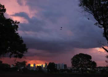 Chuva, friozinho e calor marcam previsão do tempo em MS