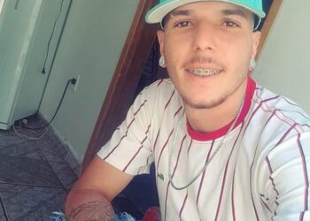 Moto-entregador m*rre ao bater em carro na avenida Monte Castelo 