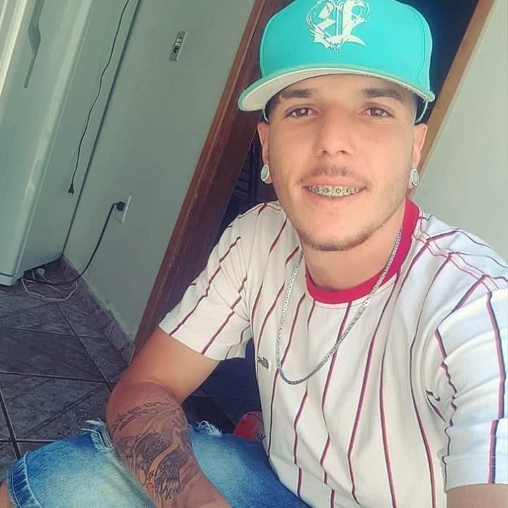 Moto-entregador m*rre ao bater em carro na avenida Monte Castelo 