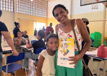 Prefeitura entrega contratos de regularização fundiária para famílias de cinco bairros de Campo Grande