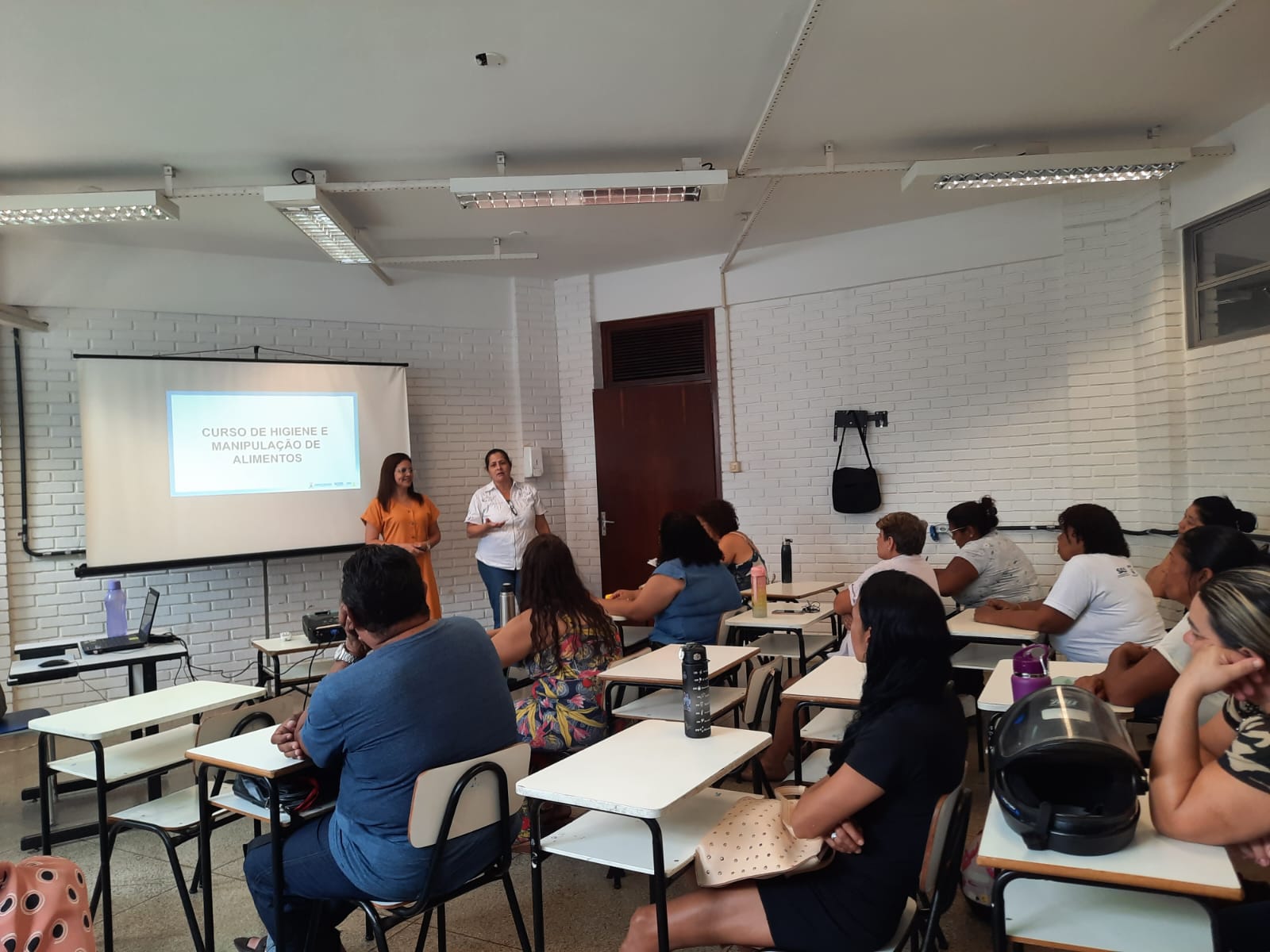 Curso de Higiene e Manipulação de Alimentos aprimora conhecimento de profissionais das unidades da SAS