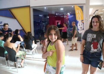 Fim de semana tem plantão de vacinação em unidades e shoppings Fim de semana tem plantão de vacinação em unidades e shoppings