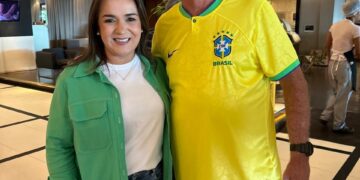 Bolsonaro e Adriane se encontram no RJ e estreitam laços para apoio nas eleições municipais