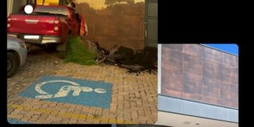 Loja de roupas é “atropelada” por Hillux  na manhã de hoje