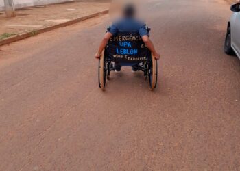 Homem é preso após furtar cadeira de rodas para “dar rolê” e juíz arbitra fiança em R$ 4 mil  