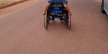 Homem é preso após furtar cadeira de rodas para “dar rolê” e juíz arbitra fiança em R$ 4 mil  