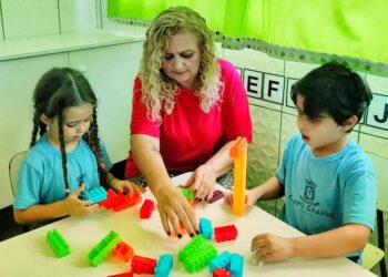 Mais de 400 assistentes da educação infantil são convocados pela prefeitura
