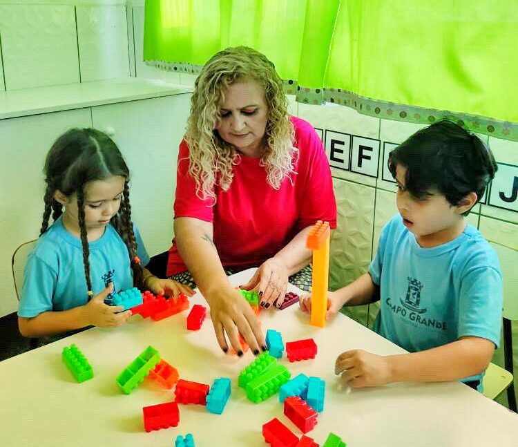 Mais de 400 assistentes da educação infantil são convocados pela prefeitura