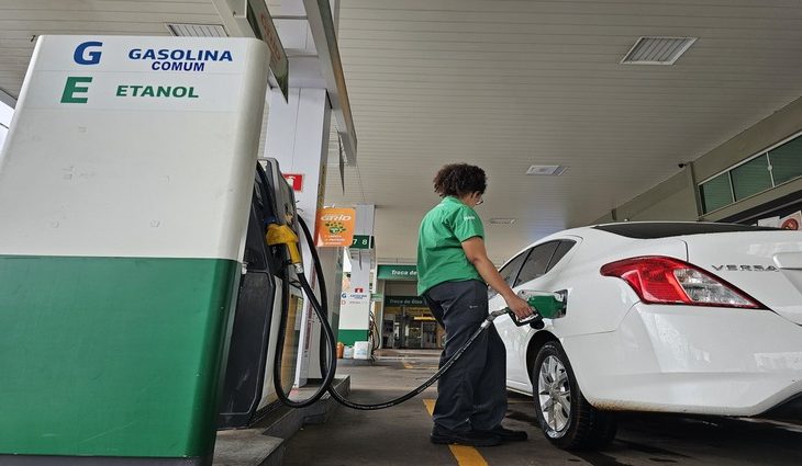Etanol e gasolina aditivada tem maior variação de preço em abril, aponta pesquisa