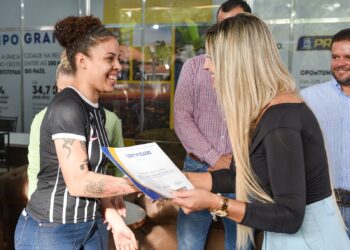 Prefeitura certifica 50 jovens que concluíram o curso de Auxiliar em Serviços Gerais para Equinos