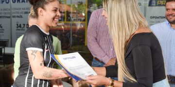 Prefeitura certifica 50 jovens que concluíram o curso de Auxiliar em Serviços Gerais para Equinos