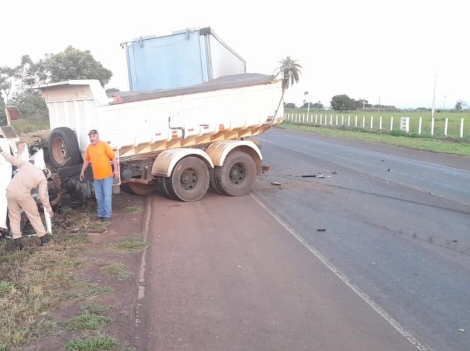 Motociclista m*rre e outras duas pessoas ficam feridas em grave acidente na BR-262