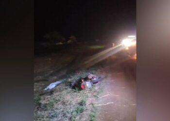 Duas pessoas m*rrem em grave acidente na BR-262 após motociclista bater em carro 