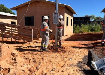 Comunidade Mandela começa a receber padrões de energia