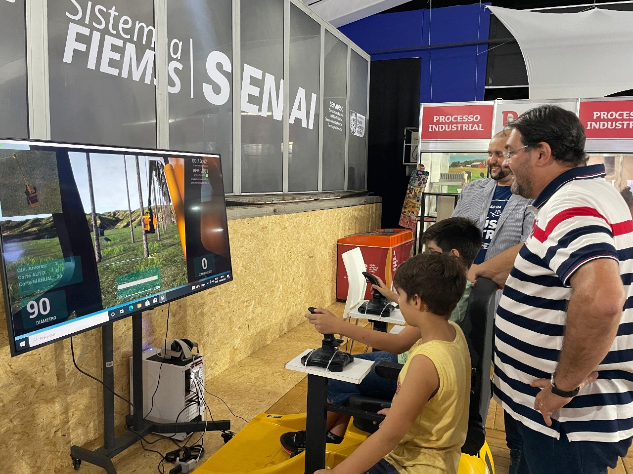 Longen visita Pavilhão da Indústria na Expogrande e destaca desenvolvimento do setor agroindustrial de MS