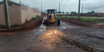 Prefeitura mobiliza equipes e trabalha até à noite para conter alagamentos no Portal Caiobá