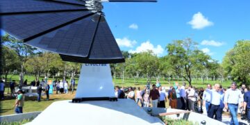 Flor solar: Pequena usina de energia fotovoltaica é inaugurado na Capital