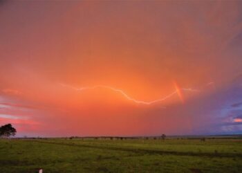 Mesmo com possibilidade de chuva em duas regiões, previsão de sol prevalece nesta quinta